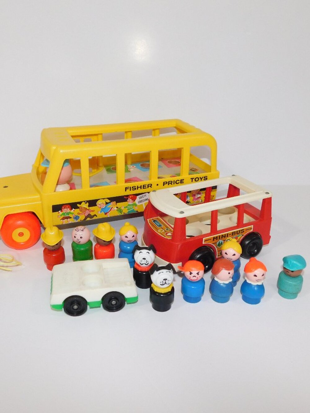 VTG Fisher Price Little People Lot School Bus 192 Mini Bus 141 Car 11 Figures